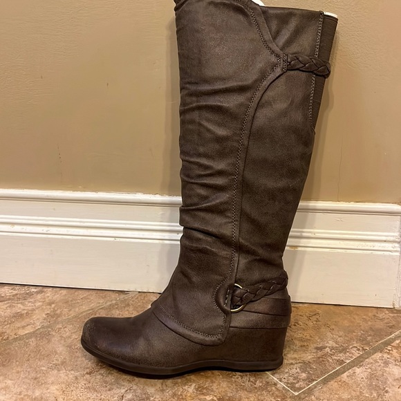 High boots distressed look leather size 7.5 mushroom - Picture 1 of 2